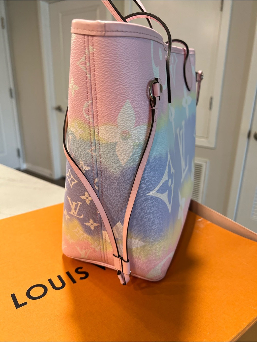 Authentic Louis Vuitton Pastel Gradient Monogram Neverful MM Tote Iconic - Picture 4 of 16
